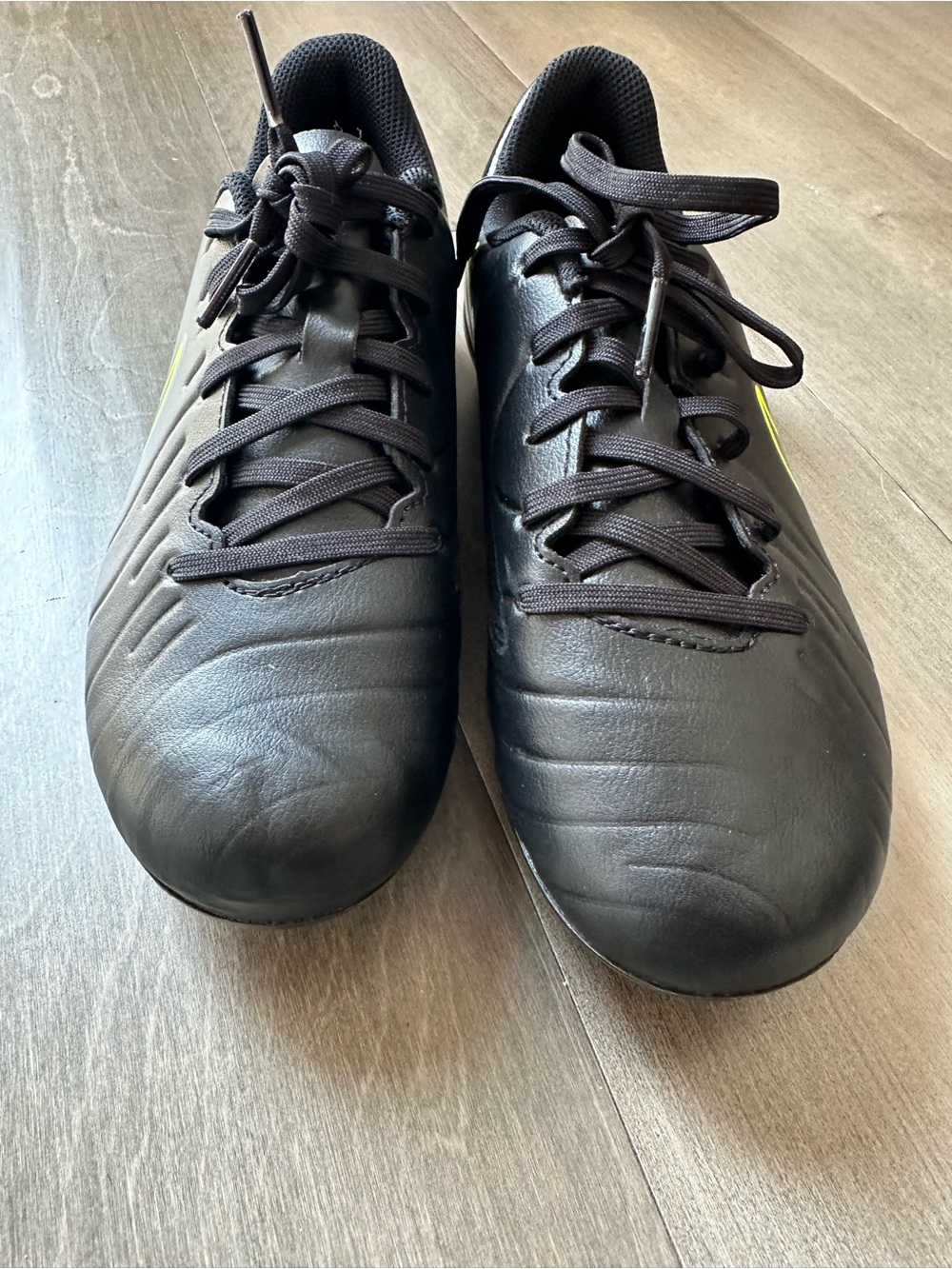 Boys Nike soccer cleats 4.5Y - Picture 2 of 7